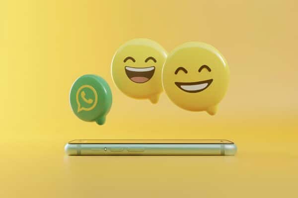 realistic phone with social media 2 - Automatización de Ventas en Argentina: Cómo escalar tu negocio con WhatsApp, Instagram, Facebook y TikTok